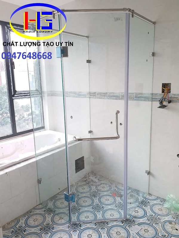 Vách tắm kính vát 135 độ | 100 mẫu phòng tắm kính tại Hà Nội năm 2021